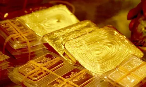 Giá vàng tiếp tục trượt dốc, giảm gần 2 triệu đồng/lượng chỉ trong vài giờ